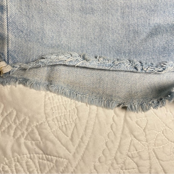 Levi’s 501 Shorts High Waist Raw Hem Faded Blue Size 32 100% Cotton Button Fly - Picture 9 of 16